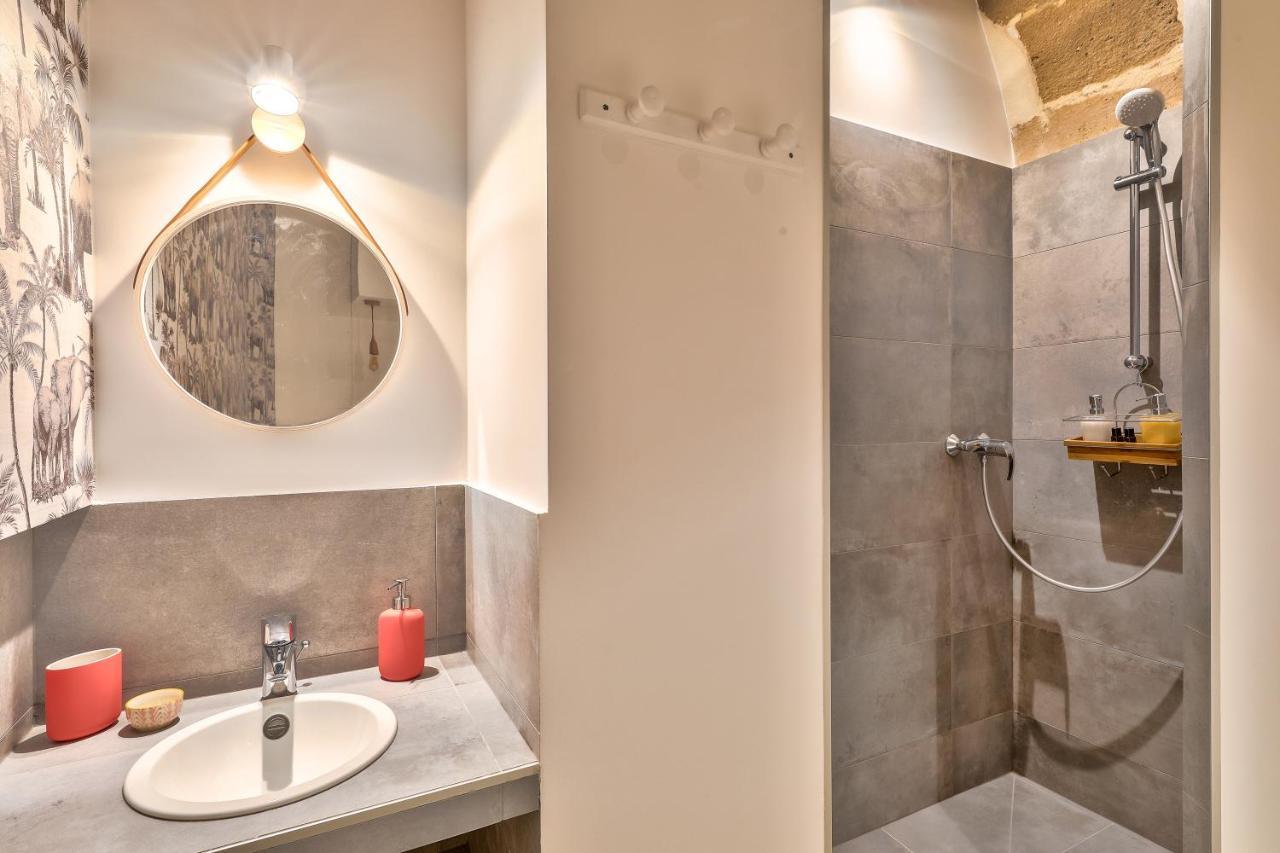 New Stunning 4 Bdrs Apt, With Ac - Le Marais パリ エクステリア 写真